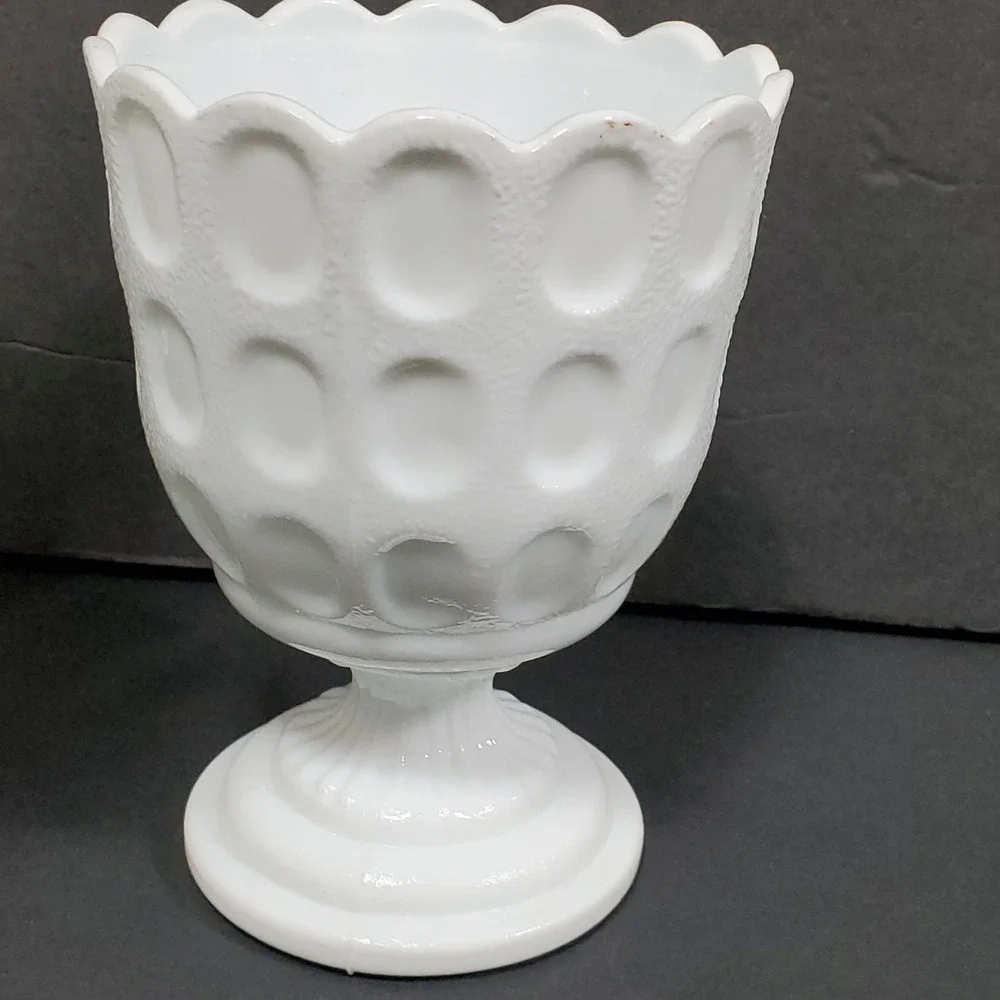 E.O. Brody Milk Glass Vase M4200‎ White Scalloped Thumbprint Pedestal 6
